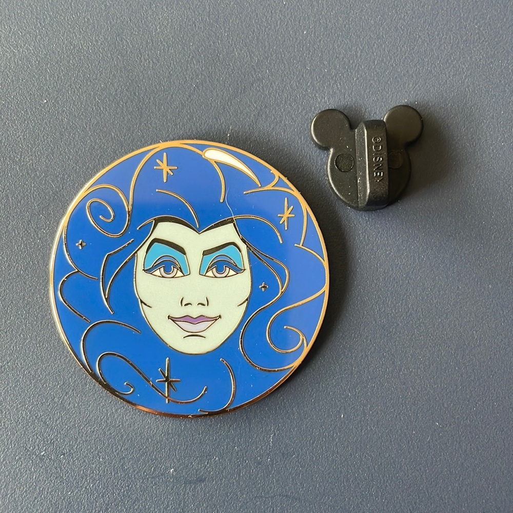 Walt Disney 50th Anniversary Haunted Mansion Madame Leota  Mystery Box Pin